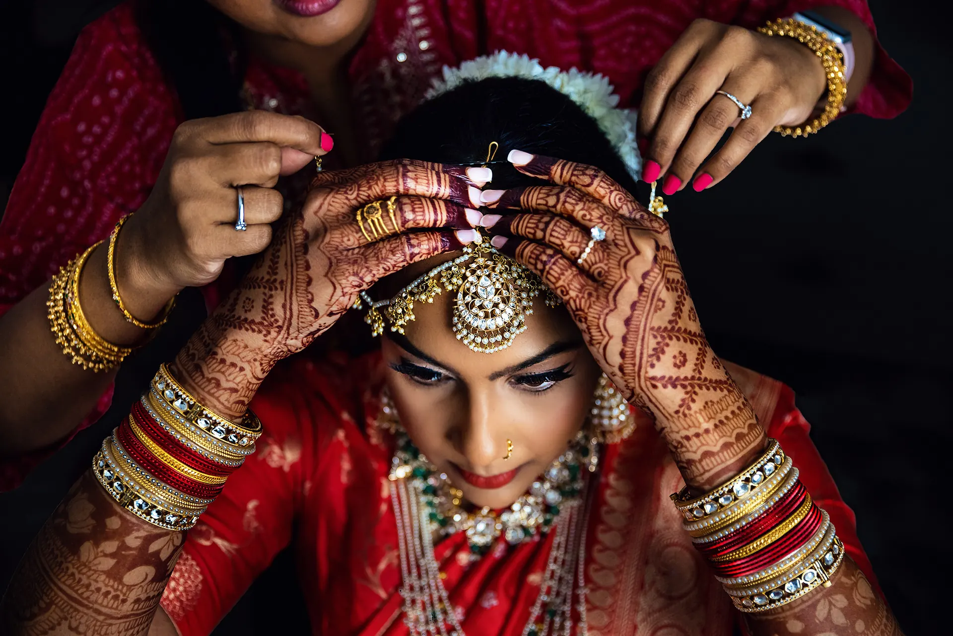 Henna artist at work